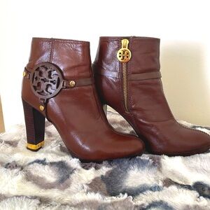 Tory Burch Boots. Ankle boots . High heel Boots Dark Brown. Rich leather